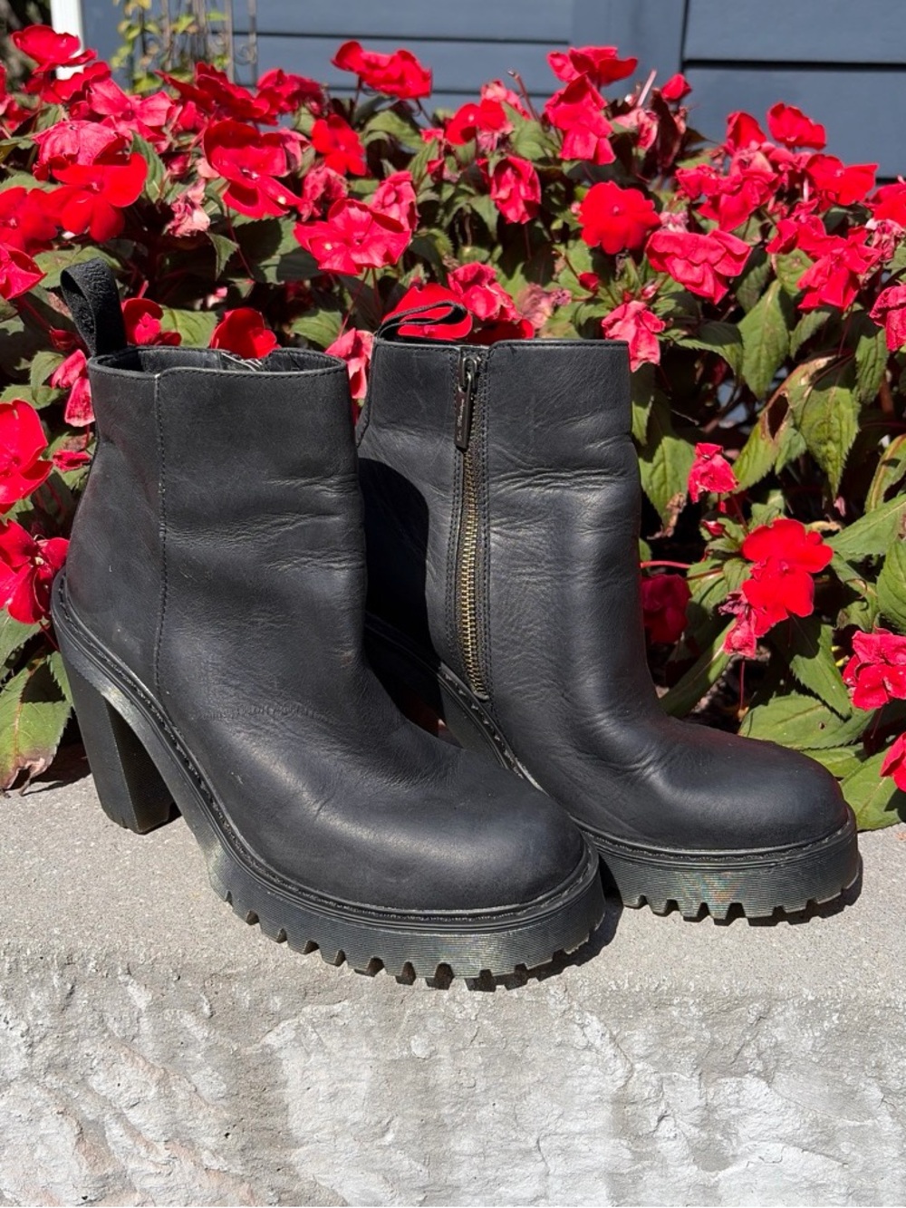 Dr. Martens Magdalena Heeled Chelsea Boots Black Leather Women's Size 9 US